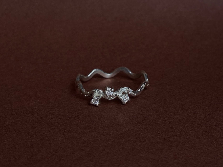 The milky way - Wavy ring with stones - Silver