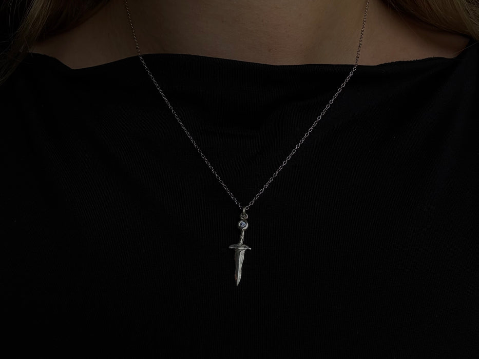 The three daggers - Megin necklace
