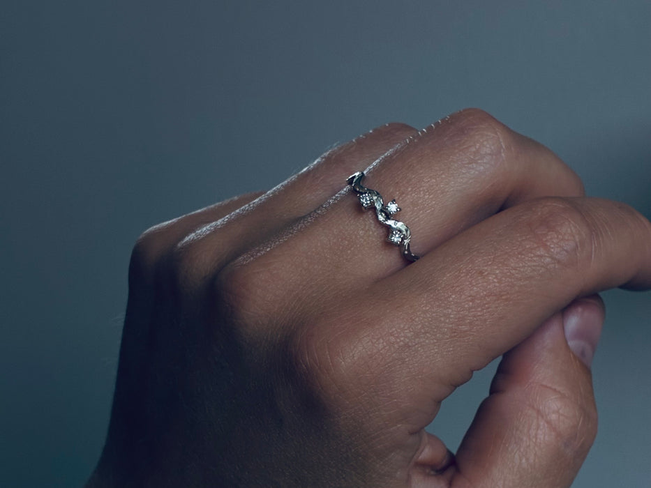 The milky way - Wavy ring with stones - Silver