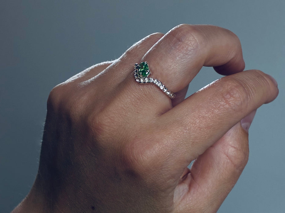 Seafarer - Curved ring with oval stone - Silver