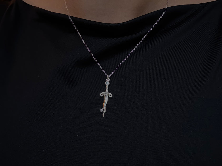 The three daggers - Rún necklace - Extra stone